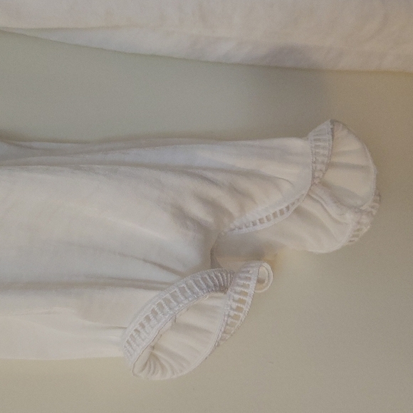 JENNIFER LOPEZ Off Shoulder White Grommet Peasant Festival Blouse - Picture 6 of 9